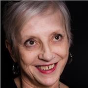 Coach professionnelle, j'apprécie d'accompagner les jeunes à affirmer leurs particularités, leurs voies pour leur avenir